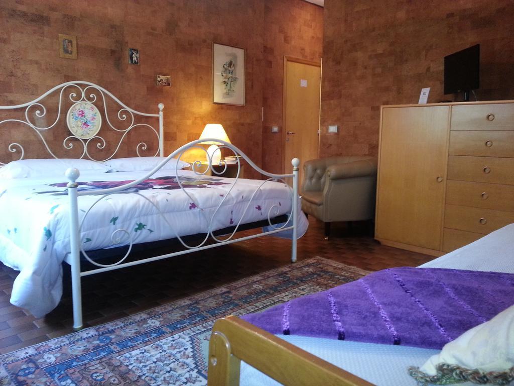 Al Villino Del Sole Bed & Breakfast ฟาโน ภายนอก รูปภาพ
